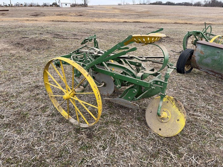 john-deere-two-bottom-plow-image-3