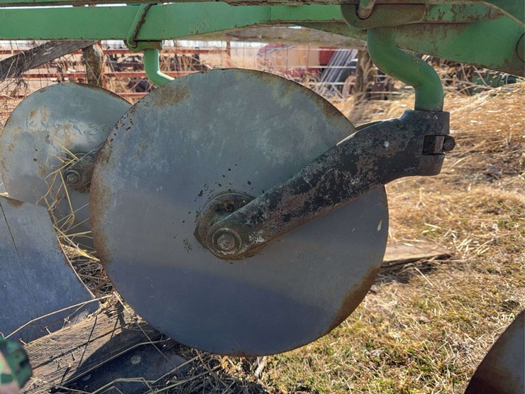 john-deere-three-point-two-bottom-plow-image-11