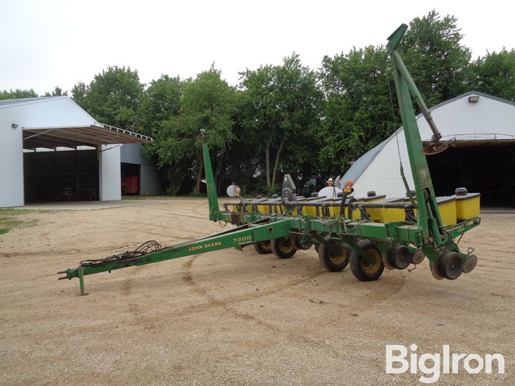 john-deere-7200-image-1