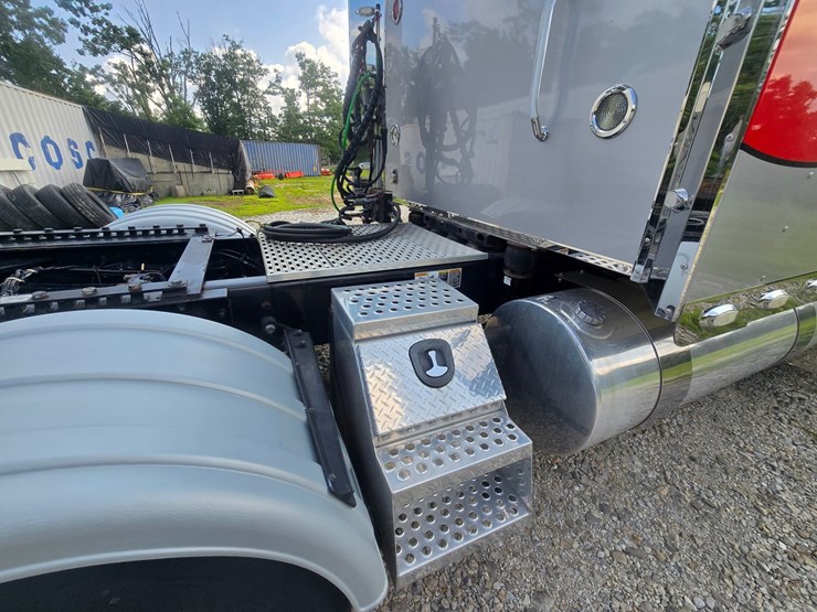 2019-kenworth-t880-image-101