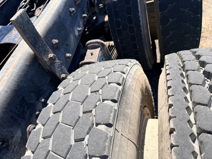 1993-mack-dm690s-image-74