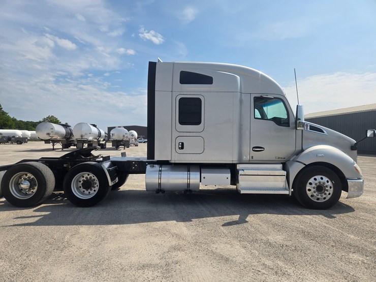 2018-kenworth-t680-image-20