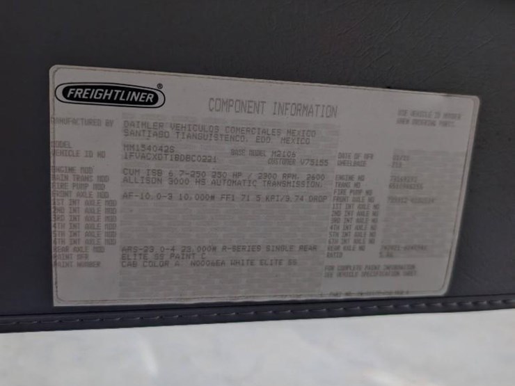 2011-freightliner-m2-stakebed-truck-image-2