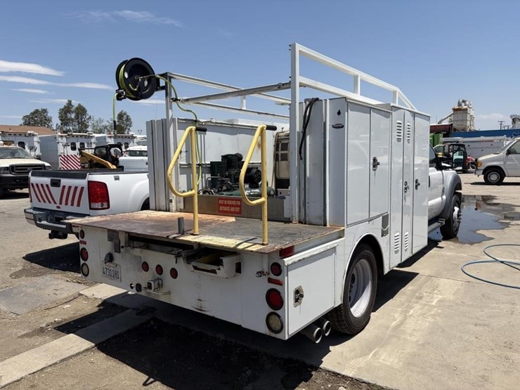 2012-ford-f550-image-3