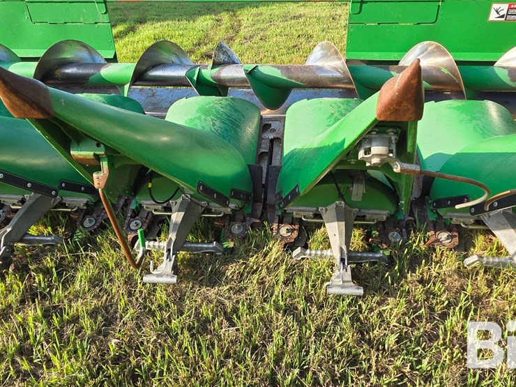 2010-john-deere-608c-image-11