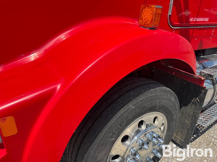 2013-kenworth-t800-image-16