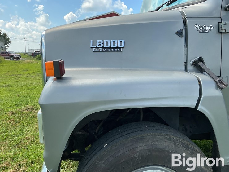 1989-ford-l800-image-12