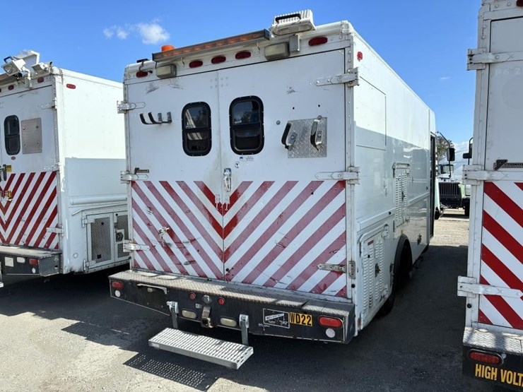 2002-workhorse-p42-image-3