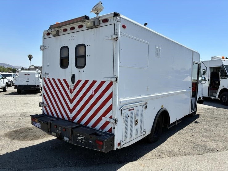 2002-workhorse-p42-image-3