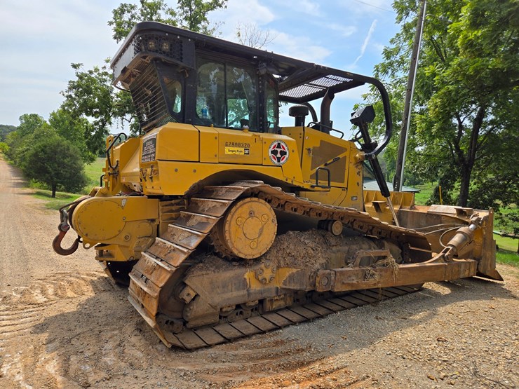 2019-caterpillar-d6-image-11