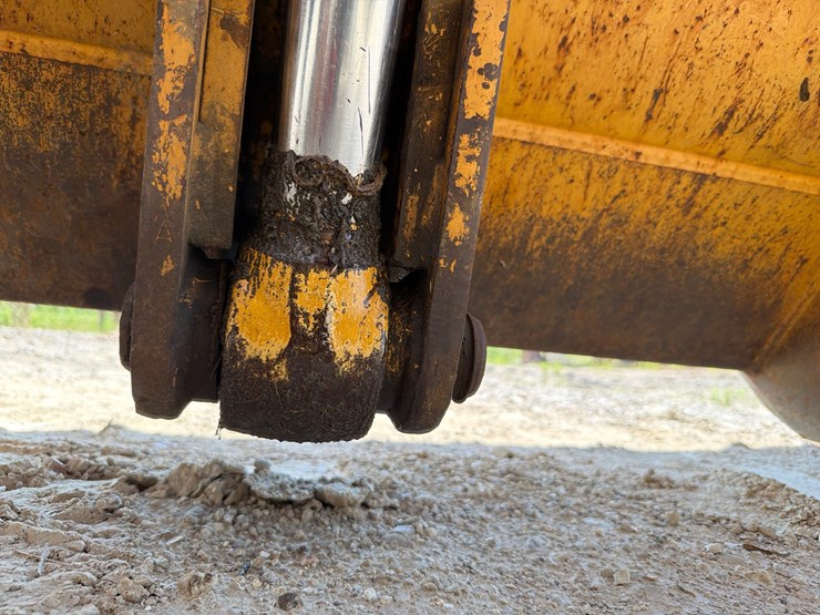 2000-deere-710d-image-55