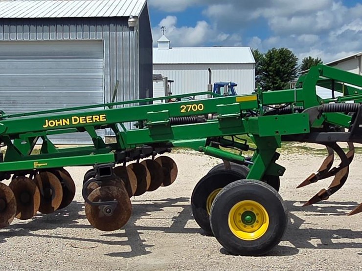 2010-john-deere-2700-image-8