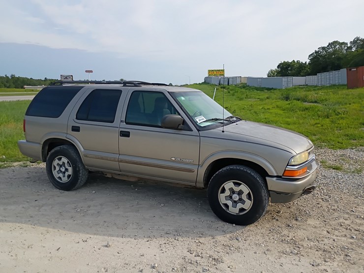 2003-chevrolet-blazer-image-12
