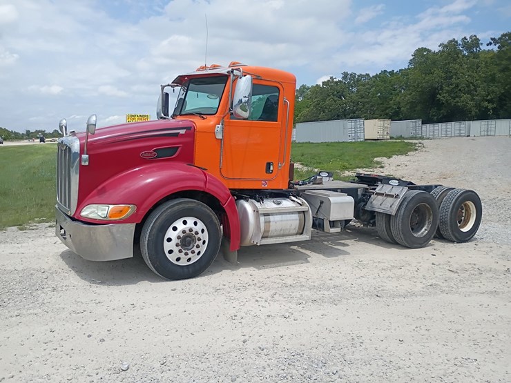 2012-peterbilt-384-image-2