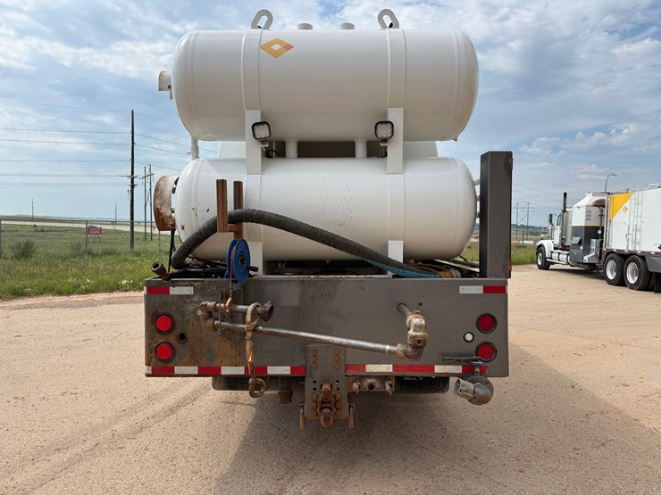 2019-peterbilt-389-image-7
