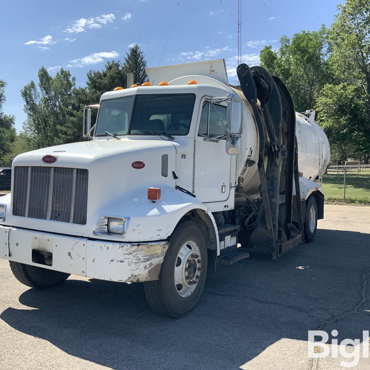 2004 PETERBILT 330