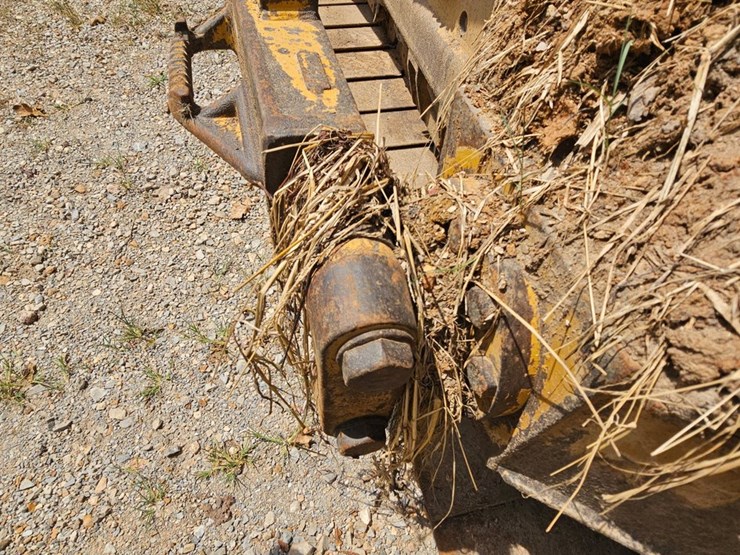 2019-caterpillar-d6-image-101