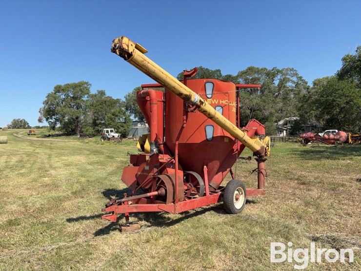 new-holland-352-image-1
