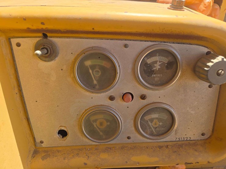 caterpillar-dozer-crawler-tractor-image-13