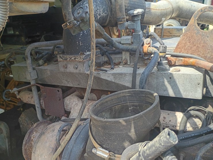 2008-sterling-l9500-image-33