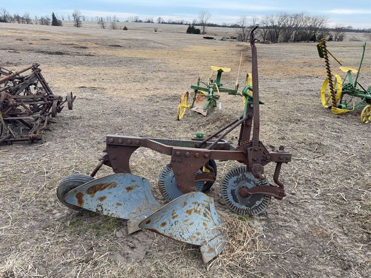 john-deere-three-point-two-bottom-plow-image-6