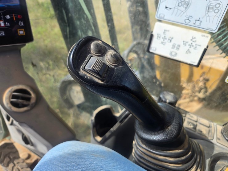 2019-caterpillar-320-image-55