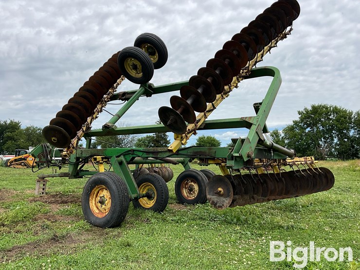 john-deere-220-image-7