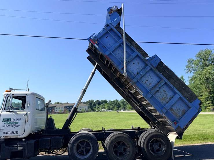1993-mack-dm690s-image-17
