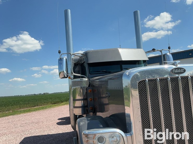 2012-peterbilt-389-image-12