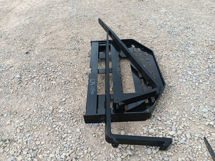 #l75-040-•-future-pallet-fork-skid-steer-attachment-image-4