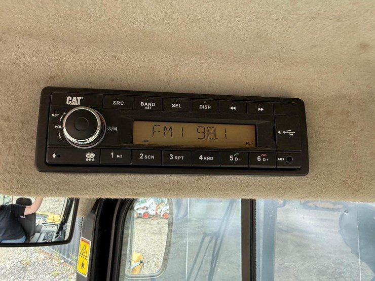 2019-caterpillar-908m-image-25