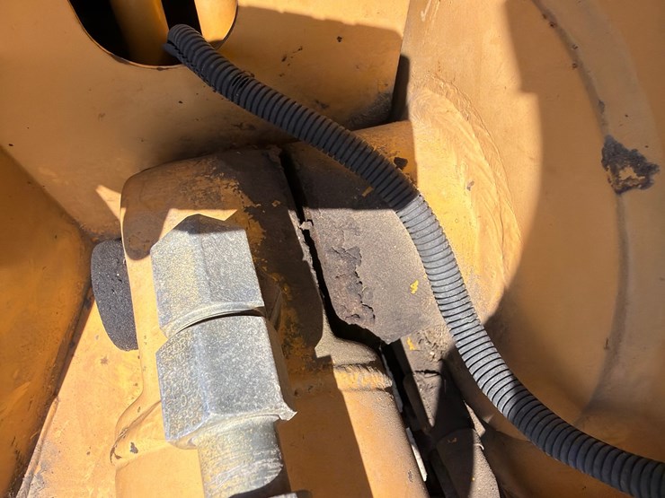 2000-deere-710d-image-75
