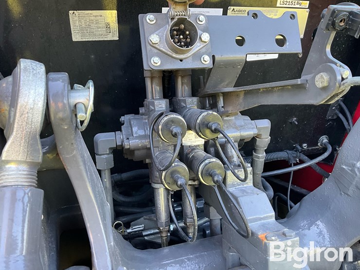 2019-massey-ferguson-5711-image-17