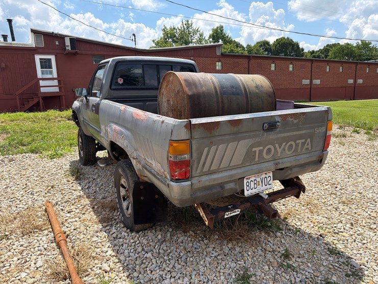 #22709-•-1987-toyota-pickup-truck-(nonrunner)-image-4