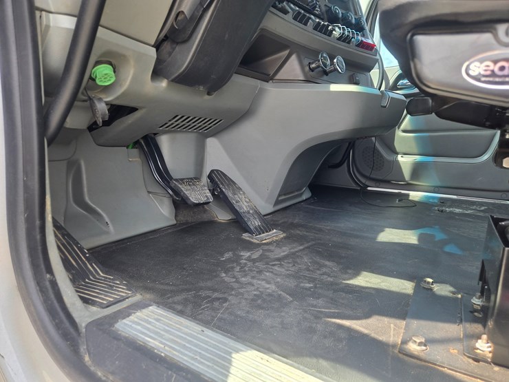 2019-kenworth-t680-image-45