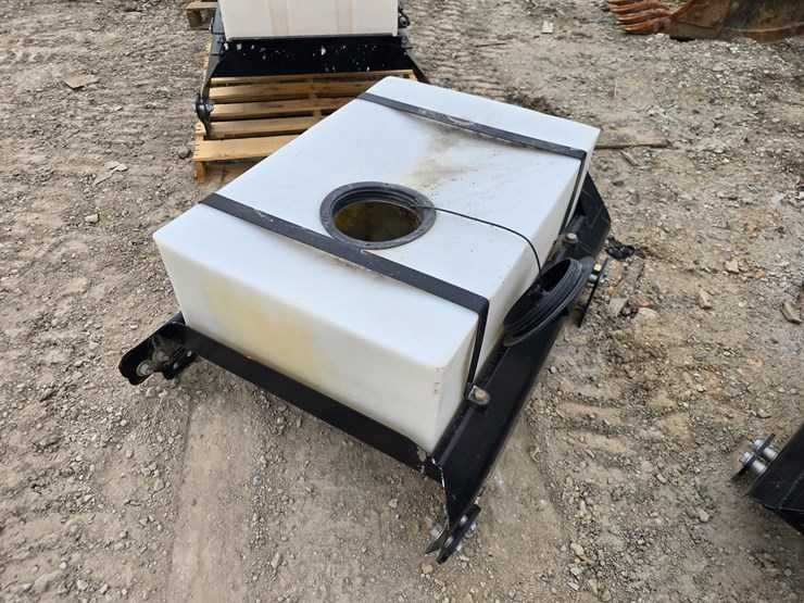 #23963-•-sprayer-tank-skid-steer-roof-mount-image-3