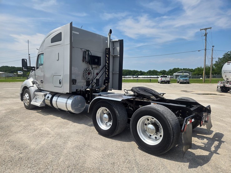 2019-kenworth-t680-image-9