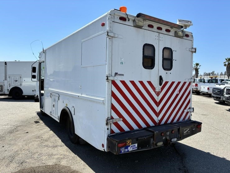 2002-workhorse-p42-image-4