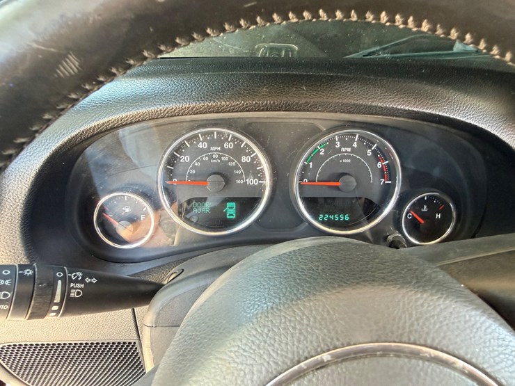 2011-jeep-wrangler-image-43