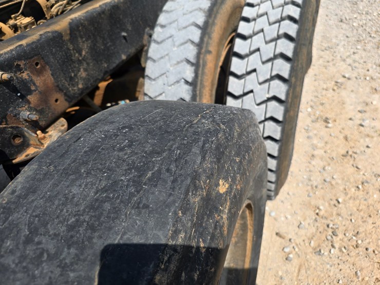 2002-mack-rd688s-image-57