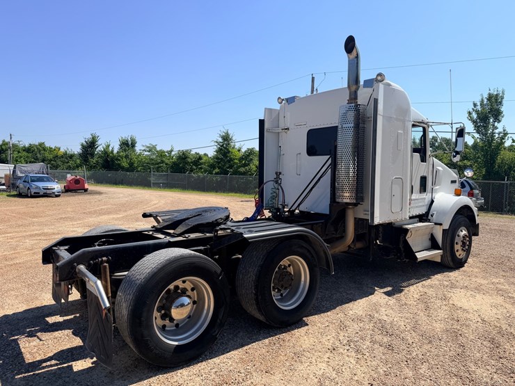 2010-kenworth-t800-image-13