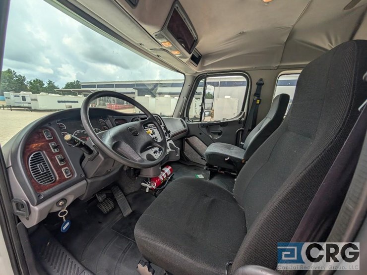 2012-freightliner-m2-stakebed-truck-image-11