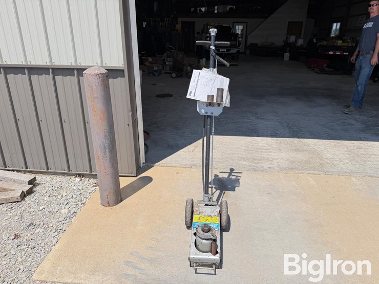 otc-stinger-series-air/hydraulic-jack-image-12
