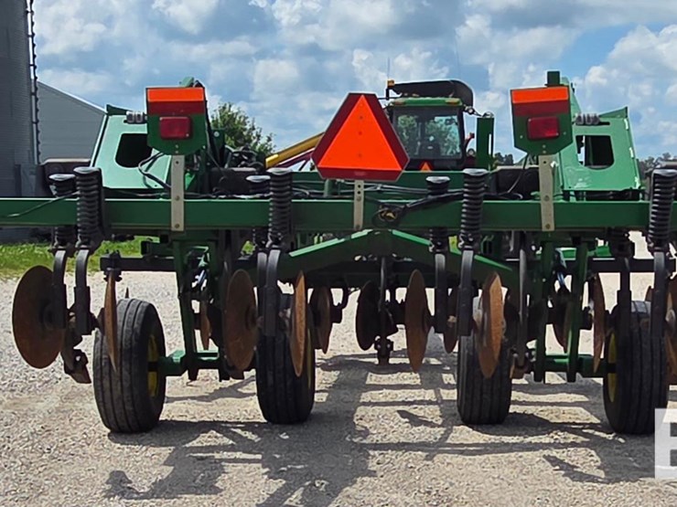 2010-john-deere-2700-image-6