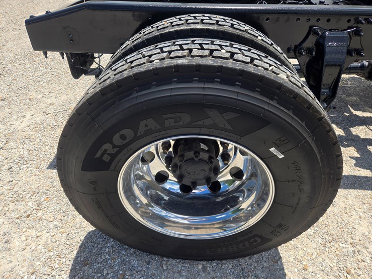 2018-freightliner-m2-106-image-64