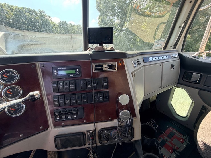 2016-western-star-4700-image-127