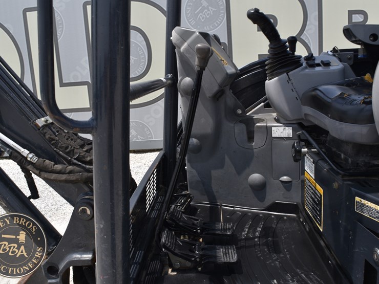 2020-deere-35g-image-34