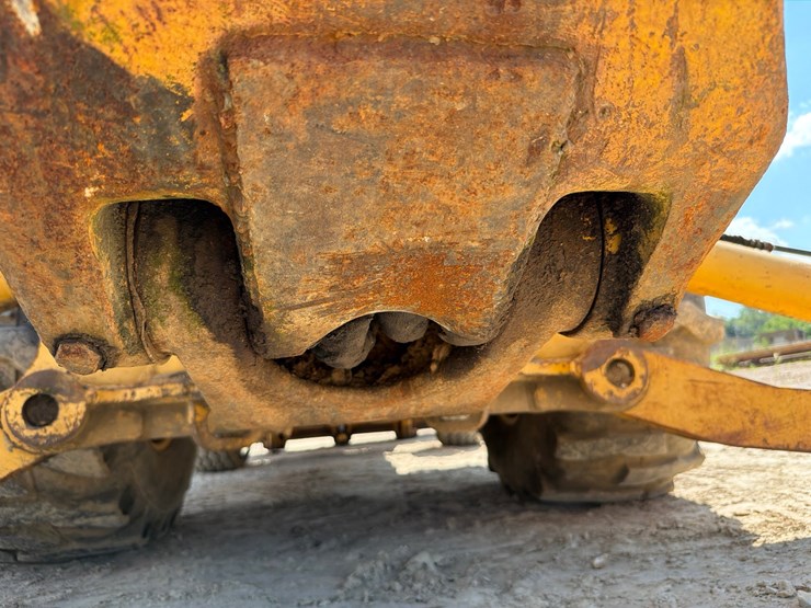2000-deere-710d-image-113