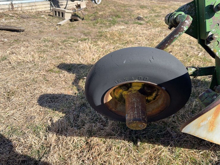 john-deere-three-point-three-bottom-plow-image-16