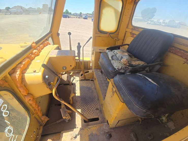 caterpillar-dozer-crawler-tractor-image-8